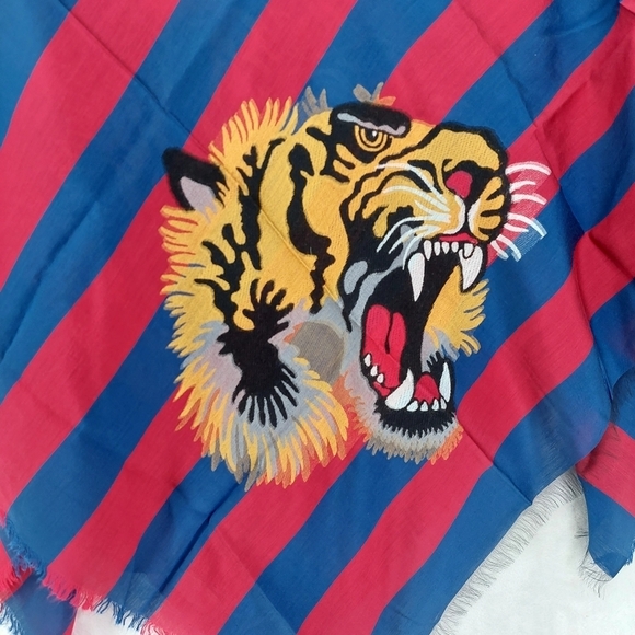 NWT Gucci Shining Tiger Head Red and Blue Stripe Scarf Wrap - Picture 4 of 10